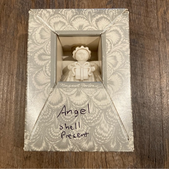 Vtg 1991 Margaret Furlong 3" Christmas Gift Present Angel Shell Ornament w/ Box - Picture 3 of 4